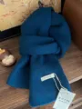 Weicher Schal aus 100% australischer Wolle in elegantem Pfauenblau - Mittellanger Stil / Klein-Blau