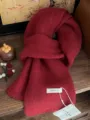 Eleganter reinroter Schal aus 100 % australischer Wolle für anhaltende Wärme im Winter - Mittellanger Stil / Rostrot