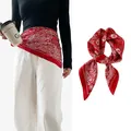 Bandana rossa in seta paisley indossata come cintura e accessoire per il collo da donna - Paisley Rosso Ankora