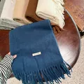 Bufanda premium de mezcla de lana azul Islandia con elegantes detalles de flecos para invierno. - 200cm / Azul Marino