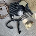 Sciarpa a triangolo in maglia a righe stile coreano nei toni del grigio e del blu - Blu grigiastro