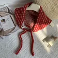 Bufanda triangular de punto a rayas rojas y beige para mujer, accesorio casual de otoño - Rojo
