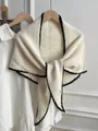 Chal triangular de punto de lana suave con ribete de contraste para mujer invierno - 180cm / Blanco Roto