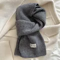 Sciarpa invernale in maglia grigio morbido in tinta unita per un look raffinato - 160x20cm / Grigio