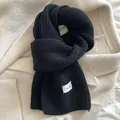 Sciarpa invernale classica in maglia a coste nera tinta unita per uomo e donna, calda e versatile. - 160x20cm / Nero