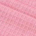 Vue macro détaillée montrant le tissage et la texture du tissu en tweed rose pour vêtements - 粉红色(810-8)