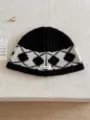 Nordic vintage diamond pattern 100% wool knitted beanie hat in black and white - One Size / Black Quilted