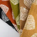 Gros plan sur un tissu en velours de vison doux aux motifs de citrouilles automnales - 5 Couleurs en Stock