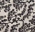 Dettaglio in primo piano della trama e del motivo del tessuto jacquard con pino cinese. - 145x100cm / Bianco