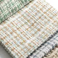 Macro detail van meerkleurige geruite chenille tweed stof met zachte textuur - Ruit Stijl (216-10)