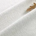 Close-up textuurdetail van hoogwaardige dikke gebroken witte chenille bankstof voor meubels - Beigegrijs
