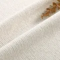 Close-up van de gebroken witte dikke chenille stoftextuur voor bankhoezen en kussens - Hemp Wit