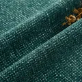 Macro-weergave van de rijke textuur van dikke donkergroene chenille meubelstof voor bank - Teal