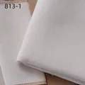 Gros plan sur un échantillon de tissu de canapé en velours chenille blanc cassé de luxe - Blanc Cassé (813-1)