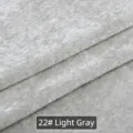 Primo piano di un pregiato tessuto in velluto neve grigio-bianco per fodere divani - Bianco Grigiastro (WX1833-22)