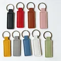 Juego de nueve llaveros rectangulares de cuero PU de colores con anillas de metal plateadas. - Colores Mezclados al Azar