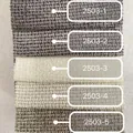 Primer plano de muestras de tela de chenilla gruesa con textura de lino grueso y códigos - Pardo (2503-1)