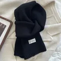 Premium zwarte gebreide wintersjaal met een minimalistisch wit ARCL'SEE-label - 160cm / Zwart