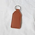 Llavero minimalista de cuero PU marrón con etiqueta en blanco para grabar y accesorio - Marrón