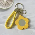Porte-clés fleur en cuir jaune avec mini miroir et lanière tressée pour décoration de sac - Jaune