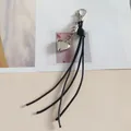 Porte-clés avec pompon en fil de cire noir et pendentif cœur argenté - Noir