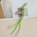 Portachiavi con nappa in cordino di cera intrecciato verde neon e cuore argento - Verde