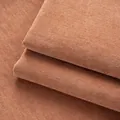 Primer plano detallado de tela de chenilla terracota gruesa para fundas de sofá minimalistas - Rojo Ladrillo (8329-4)