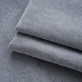 Textura detallada de la tela gruesa del sofá de chenilla gris con tacto de terciopelo suave - Gris Oscuro (8329-13)