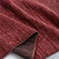 Dettaglio macro del tessuto ciniglia meteora rossa per copridivani vintage di lusso - Marrone Scuro