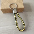 Llavero de cuero trenzado en amarillo y negro para llaves de coche y dijes de mochila - Estilo Negro y Amarillo