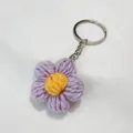 Porte-clés fait main en fleur de bouffée au crochet violette et jaune pour les sacs - Mauve Clair