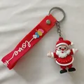 Détail d'un porte-clés Père Noël en silicone 3D avec une lanière rouge gravée Love - Père Noël (Style Cordon)