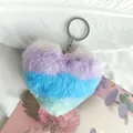 Détail du porte-clés cœur en peluche dégradé arc-en-ciel avec texture douce - Dégradé Violet Bleu Vert (1)