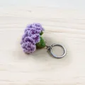 Handgemaakte paarse gebreide anjer sleutelhanger voor Moederdag cadeau - Donkerpaars