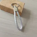 Llavero de cuero trenzado plateado con anillo de metal y pequeña caja de regalo - Plateado