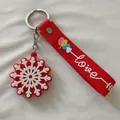 Détail du porte-clés de Noël en silicone rouge avec flocon de neige et sangle 'love' - Flocon de Neige Rouge (Style Cordon)