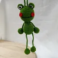 Lindo colgante de rana verde de ganchillo hecho a mano con patas largas y mejillas rojas - Estilo de Rana 2
