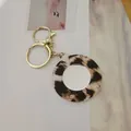 Porte-clés miroir de maquillage circulaire avec imprimé léopard et attaches en métal doré - Style Rond / Kaki