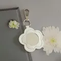 White PU leather flower-shaped keychain featuring an integrated portable makeup mirror - White-Silver Buckle