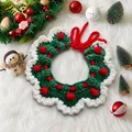 Handgestricktes grünes Weihnachts-Haustier-Lätzchen mit weißem Rand und roter Schleife - Gestricktes Grünes Bohnen Lätzchen / M (Geeignet innerhalb 13 lbs)