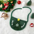 Grünes Weihnachts-Haustier-Lätzchen mit Tannenbaum-Applikation und Frohe Weihnachten Schrift - Grünes Lätzchen Weihnachtsbaum-Stil (Bis 15 lbs)