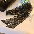 Elegante cinta de encaje negro vintage con delicados detalles de bordado floral fino - Negro