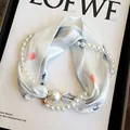 Ensemble élégant de foulard en soie et collier de perles à fermoir magnétique - Long Fermoir Perle / Bateau Solitaire - Bleu Gris