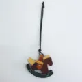 Ciondolo borsa a forma di cavallo a dondolo in pelle, accessorio portachiavi carino. - Nero