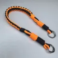 Tracolla in paracord intrecciata a mano arancione e nera con anelli d'argento per borse - Arancione e Nero