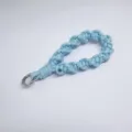 Correa de muñeca trenzada a mano azul claro con anillo de metal para teléfono - Azul