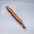 Handgewebte orange-grüne Paracord-Handschlaufe für Handy, Kamera oder Schlüsselbund - Braun Grau Orange