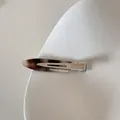 Détail de la pince à cheveux en acétate écaille avec imprimé FRANCE Handmade - Écaille Blanche