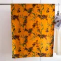 Detail van vintage Chinese zijden sjaal met drakenschubben en bloemmotieven - 180cm / Gouden Pruim Bamboe