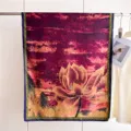 Gedetailleerd overzicht van een Chinese zijden sjaal met lotus- en draakenschubbenpatroon. - 180cm / Lotus Paars